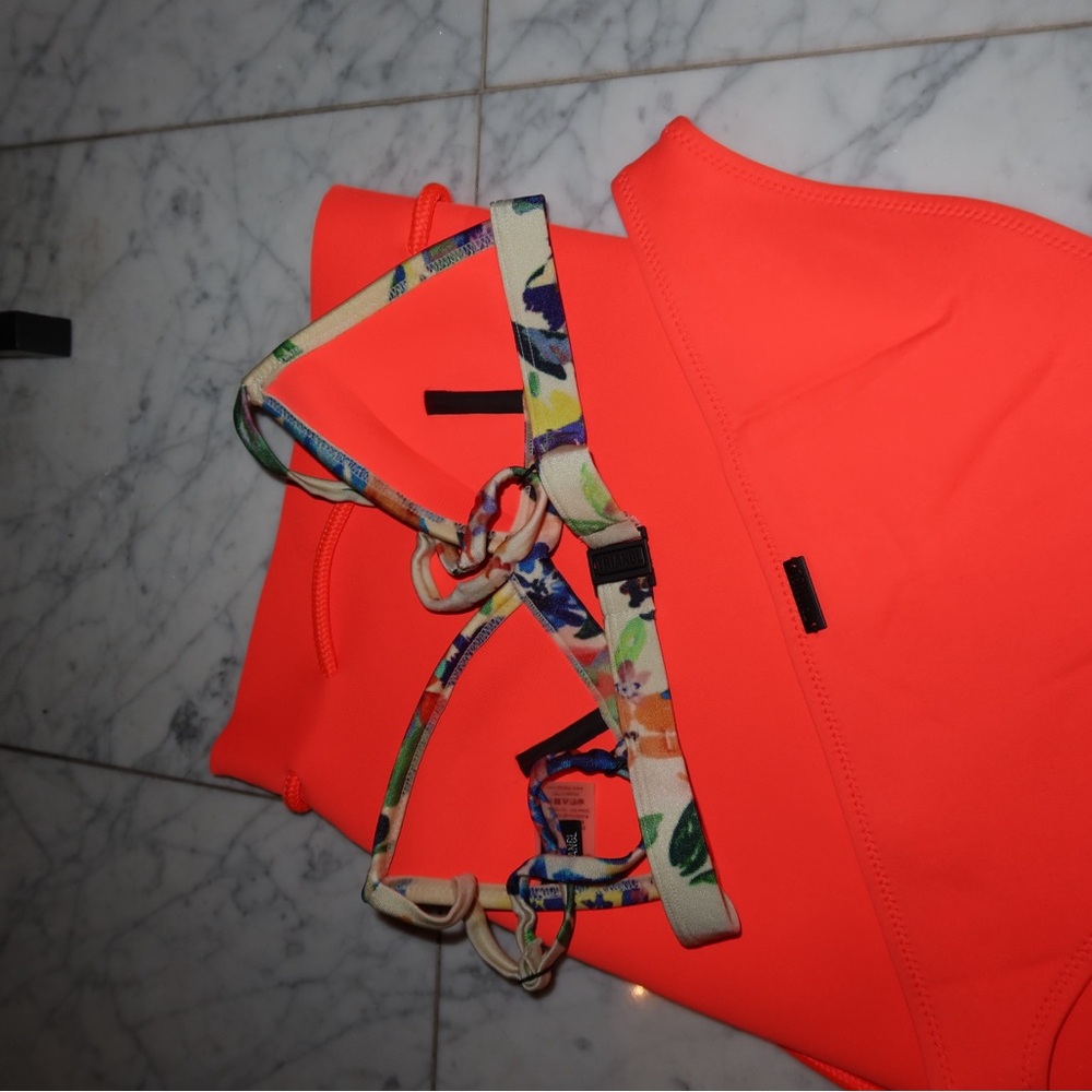 Triangl Bikini (Bag Included!) - Picture 2 of 4